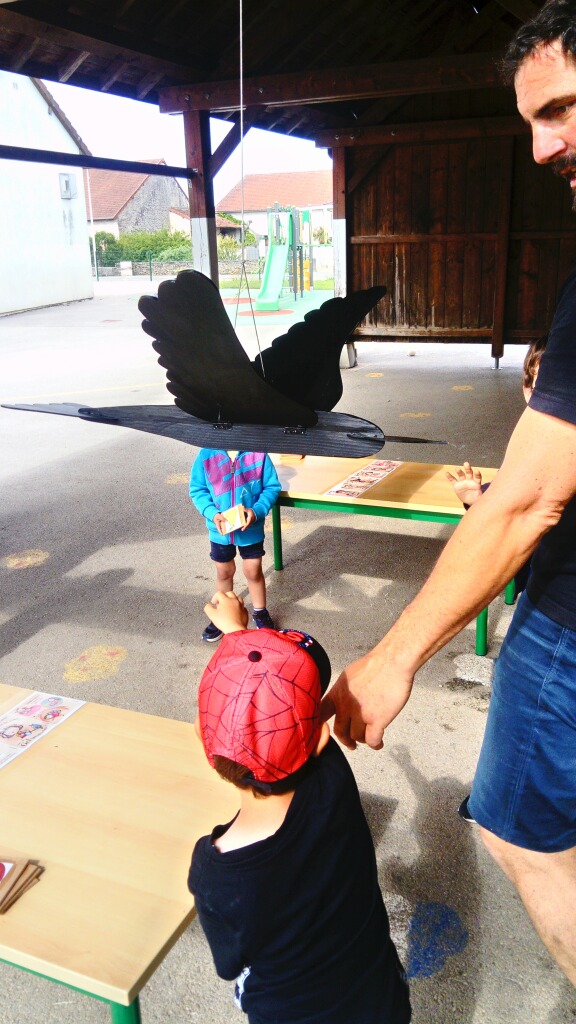 CyrielleFauvey's tweet photo. Dernière séance de l'année pr notre programme de développement des #CPS à l'ACM de Hauteroche.😢
Jeu cooperatif en bois fabriqué par l'animateur! 💪
Auriez-vous eu peur de ce sombre corbeau à leur place ? 
On se retrouve en septembre !🕰️
#decouvrirensemble
#petitsetgrands
#merci https://t.co/Om2fZuGRCl