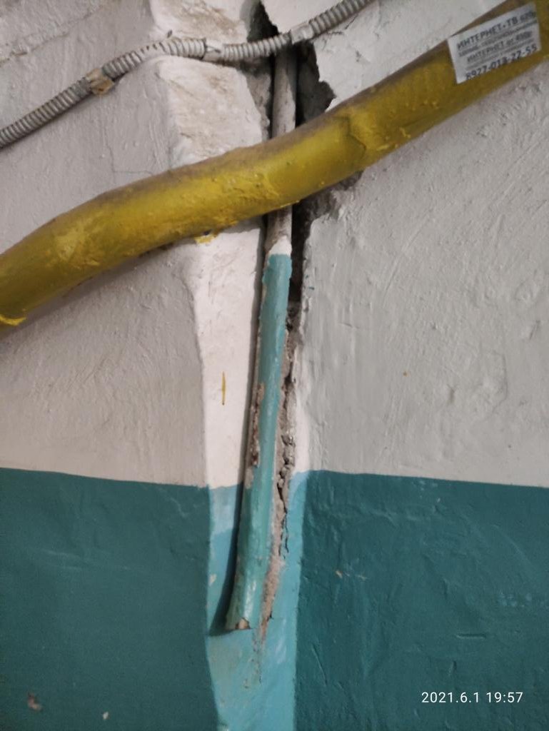 Победы 84, качество работы ФКР и его подрядчика. Не проведя нормальную покраску смонтированных труб, утепляют, дыры не заделаны, зато приглашают УК принимать работы!!! SOS!!! Ну где этот мифический контроль ФКР и ГЖИ <a href="/FKRSamara/">Фонд капитального ремонта Самарской области</a> <a href="/AdmSov/">Администрация Советского района г. о. Самара</a> <a href="/gzhi_samara/">ГЖИ Самарской области</a> <a href="/SamMobilePriem/">Мобильная приемная Губернатора Самарской области</a> <a href="/AdmSov/">Администрация Советского района г. о. Самара</a>