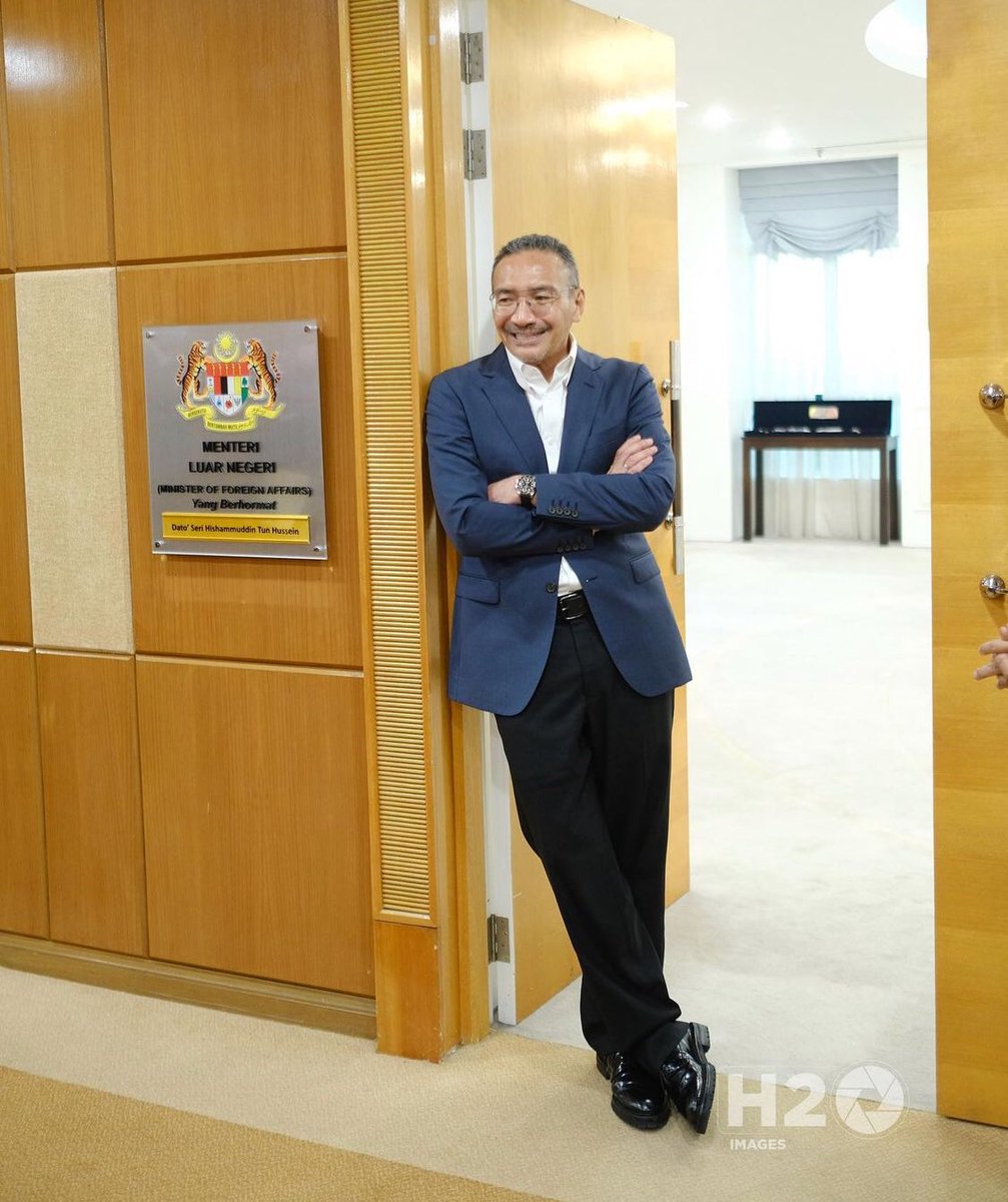 mnp_nasaruddin's tweet photo. ‘Saya dah tutup pintu depan &amp; saya pun dah jaga pintu depan’

So, siapa jaga pintu belakang? Lol.

Macam-macam kisah PKP dari orang Malaysia ni. 😂 https://t.co/4GjRCcd629