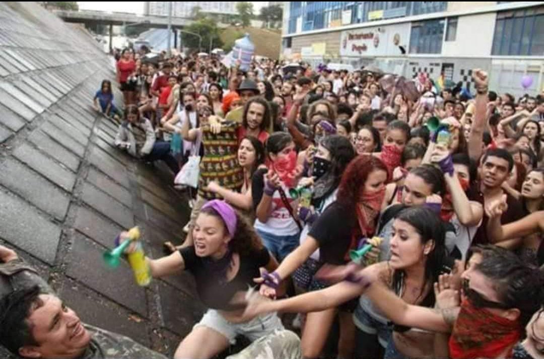 "A guerra não é pra ser ganha, é pra ser contínua."/"War is not to be won, it is to be continuous."

 (George Orwell)