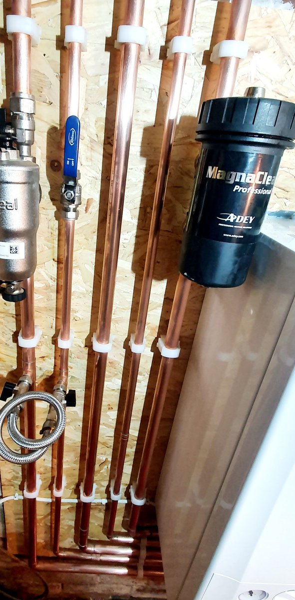 heatingsheff's tweet photo. We go again 🤣🤣
@idealheating #pipeworkoftheweek https://t.co/KI5SsD5W0N