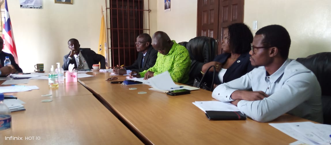 CoalitionforJu1's tweet image. Photos 5/21: #Bility, #Savice, #Sonyah and several civil society actors convened for a discussion about  the Establishment of war crimes court for the Republic of #Liberia" @CJA_News @hrw @IntlCrimCourt @Civitas_Maxima @UNGeneva