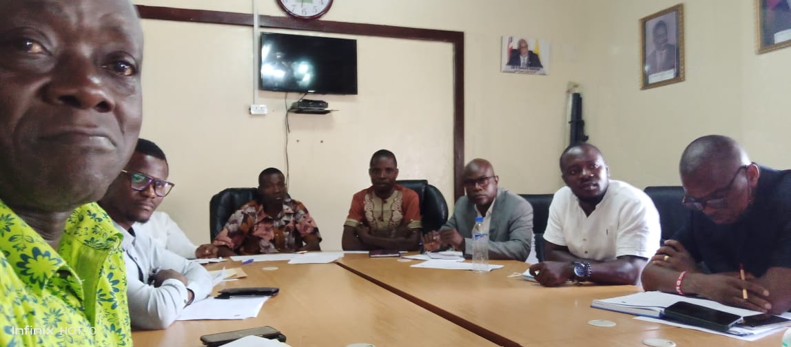 CoalitionforJu1's tweet image. Photos 5/21: #Bility, #Savice, #Sonyah and several civil society actors convened for a discussion about  the Establishment of war crimes court for the Republic of #Liberia" @CJA_News @hrw @IntlCrimCourt @Civitas_Maxima @UNGeneva