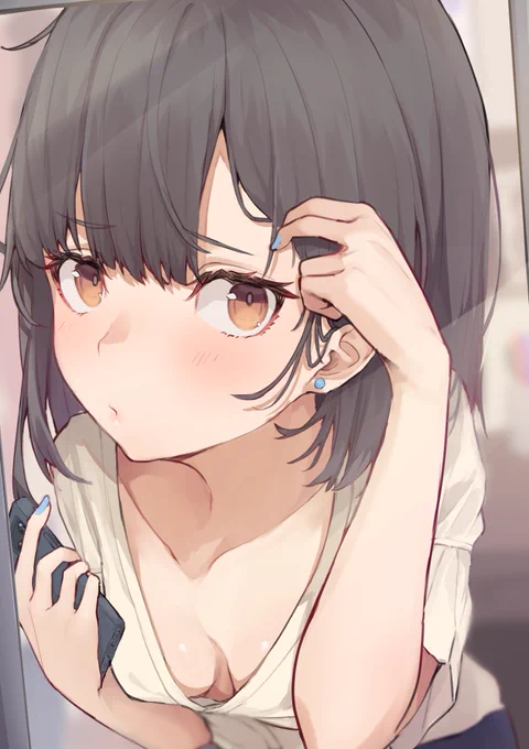 髪の毛気にする女の子 