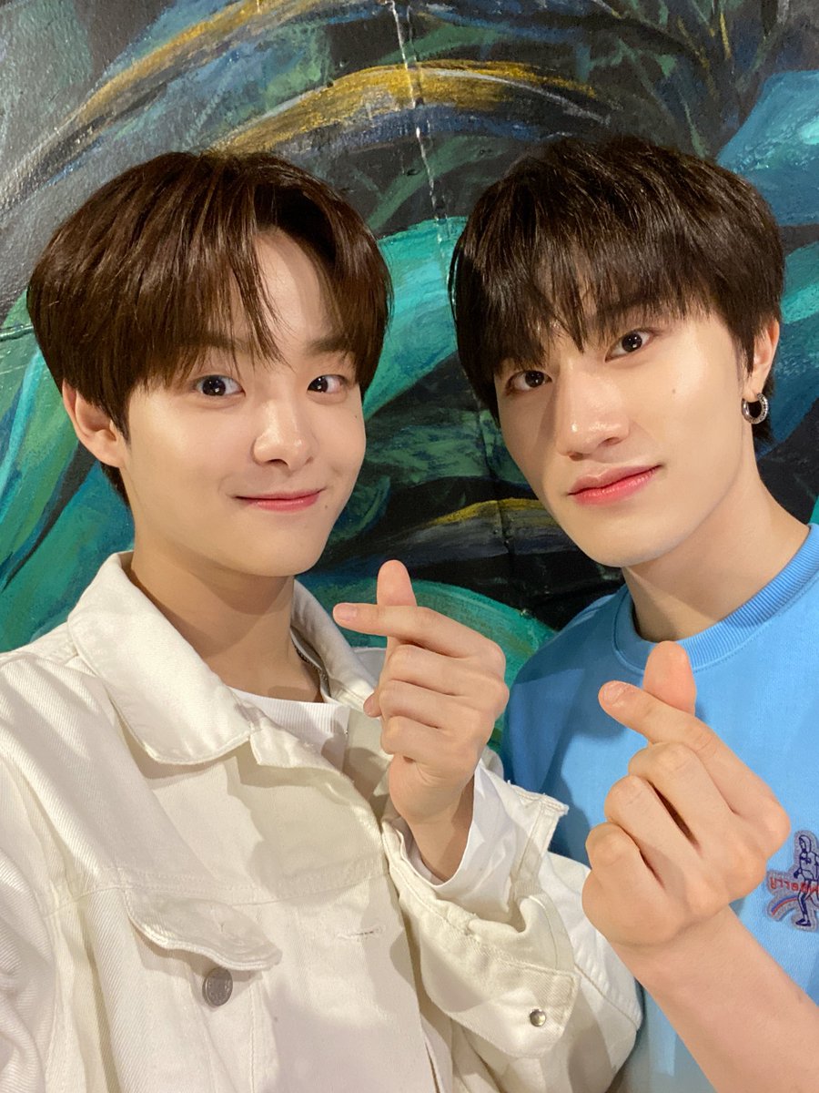 JlHOONSSI's tweet photo. ㅤ
#ジフン : Thank you for support us by watching vlive despite your busy schedule. The suprise vlive must be  really shocked you. But since you guys already heard beat 1 &amp; 2 then which one you prefer more? Fighting for the rest of the day.
ㅤ https://t.co/GT5ISSGVf7