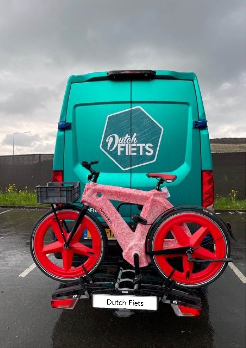 Omrin's tweet photo. ♻️🚲 | Bij Omrin Ecopark De Wierde wordt gefietst tussen werkplaatsen, kantoren en fabrieken. Sinds kort doen we dit op een @DutchFiets, deels gemaakt van gerecycled plastic en afgemonteerd met tweedehands fietsonderdelen. Weer een mooi circulair product. #dutchfiets #omrin https://t.co/6Gais0VapA