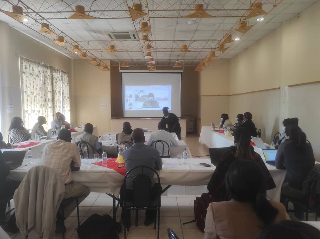 UNFPA_Zimbabwe's tweet image. Different partners @FACTzim @AWET_Apostolic #Caritas presenting wrk being done under the @GlobalSpotlight in various communities 2 end violence against women &amp;amp; girls @ provincial workshop 2 open joint inter-ministerial monitoring &amp;amp; evaluation visit in Hurungwe district of #Zim