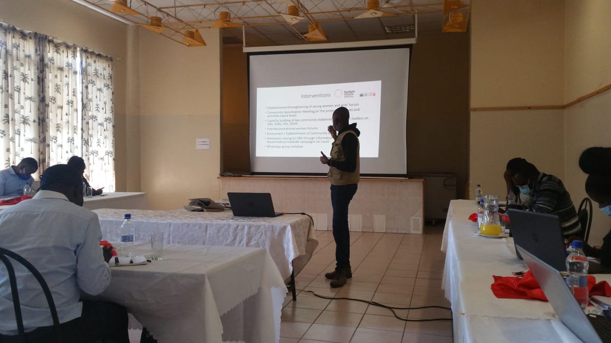UNFPA_Zimbabwe's tweet image. Different partners @FACTzim @AWET_Apostolic #Caritas presenting wrk being done under the @GlobalSpotlight in various communities 2 end violence against women &amp;amp; girls @ provincial workshop 2 open joint inter-ministerial monitoring &amp;amp; evaluation visit in Hurungwe district of #Zim