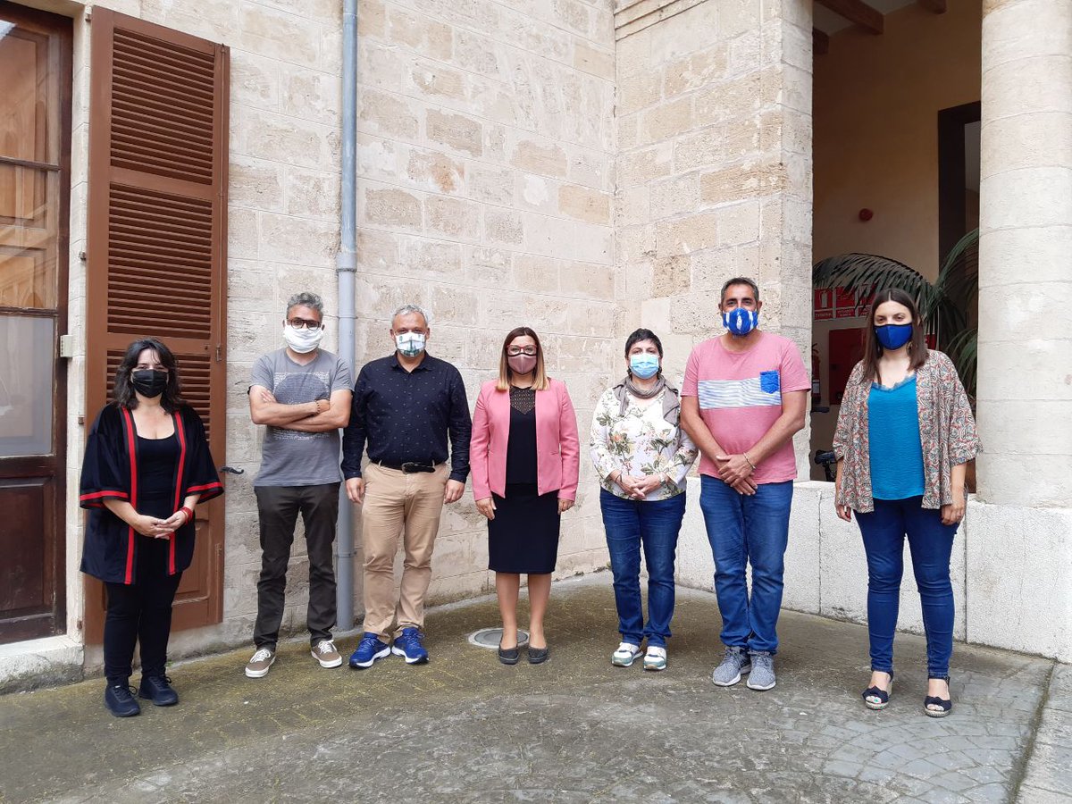 ConselldeMca's tweet photo. Patrimoni i Artesania protegiran la tela de llengües.

*⃣ Iniciam els tràmits per declarar la tècnica del teixit de la tela de llengües com a Bé d'Interès Cultural Immaterial (BICIM) perquè és part de la nostra identitat com a poble.

En vols saber més? 👇
https://t.co/GWuKHqN7Fn https://t.co/xrcIULfa9a