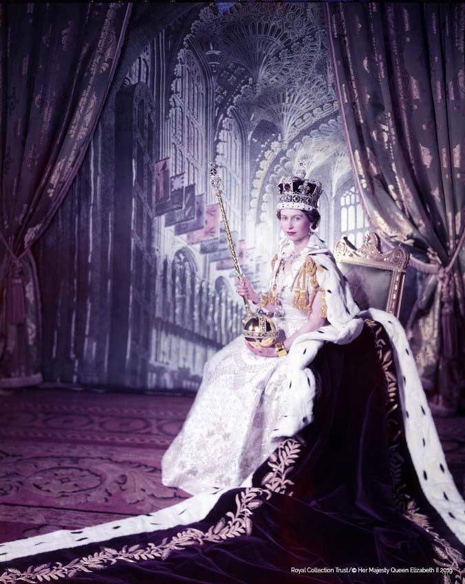 #DidYouKnow today is the 68th anniversary of Her Majesty The Queen's #CoronationDay?

She was crowned in Westminster Abbey in the first televised ceremony, watched by 20m people - at a time when there were only 2.7m televisions. 

royal.uk/50-facts-about…

#HeritageIsGREAT 🗝️👑🇬🇧