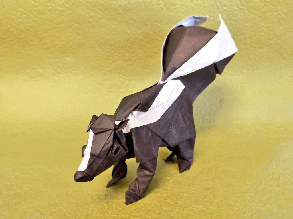 tanchun25's tweet photo. スカンク折りました。
不切正方形1枚折り

#折り紙 #折り紙作品 #origami https://t.co/uyC5EMq5UR