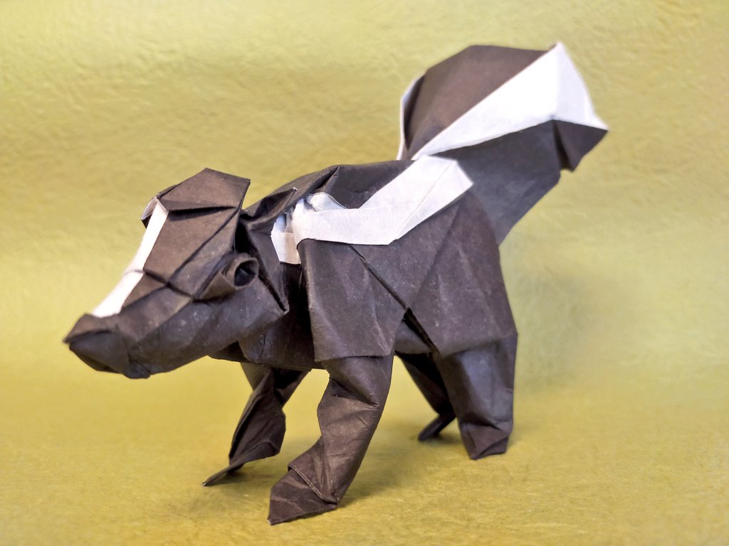tanchun25's tweet photo. スカンク折りました。
不切正方形1枚折り

#折り紙 #折り紙作品 #origami https://t.co/uyC5EMq5UR