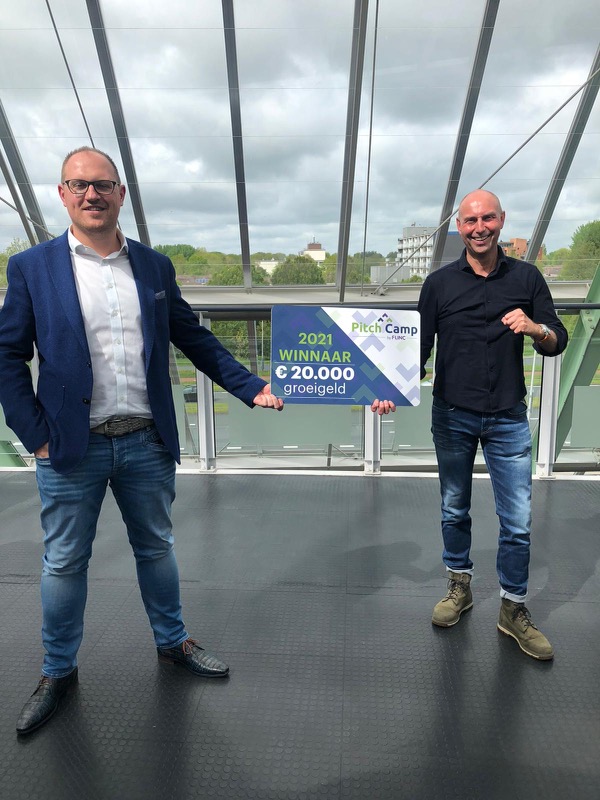 indiveo's tweet photo. Winnaar🏆 Flinc Pitch Camp 2021! 

Na een spannende finale mochten wij de hoofdprijs van €20.000 groeikapitaal in ontvangst nemen.

Dank @FlincTeam en @NVNOM voor dit prachtige podium!🎊 https://t.co/yOY83AkzPA