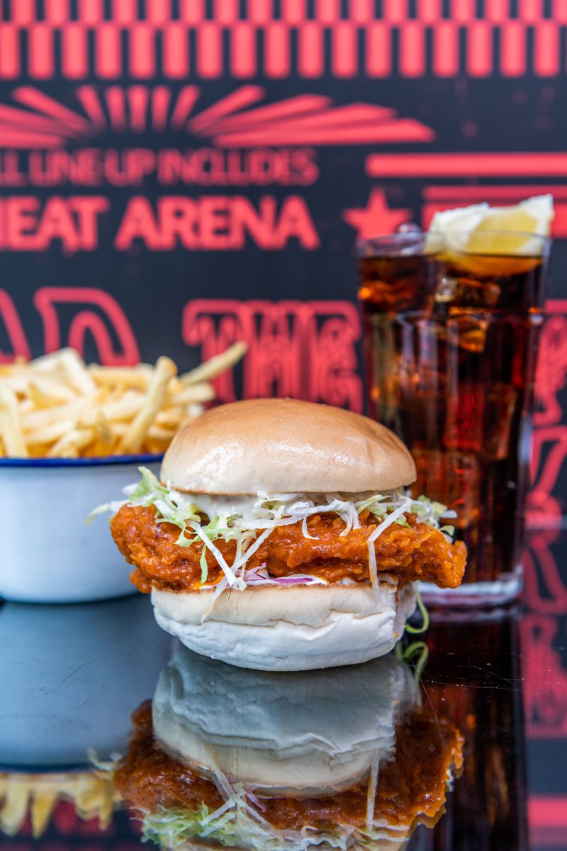 Mid-week treat to keep 'ya going 😌

BUFFALO CHICKEN
-Fried breast in our buffalo sauce
-Lettuce
-Red onions
-Blue cheese sauce