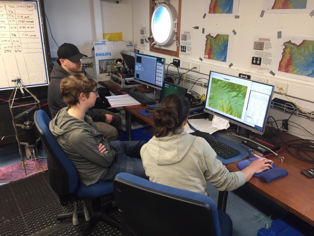 DSBSoc's tweet photo. Meet the #nextgeneration of #deepsea researchers:
Katie Bigham @bighamkt
#PhD student at @WellingtonUni & @niwa_nz
investigating the effect of underwater avalanches on deep-sea benthos
https://t.co/hVoIPQ4hFw
#ScientistProfiles #ECRs https://t.co/F1UDj2P4mX