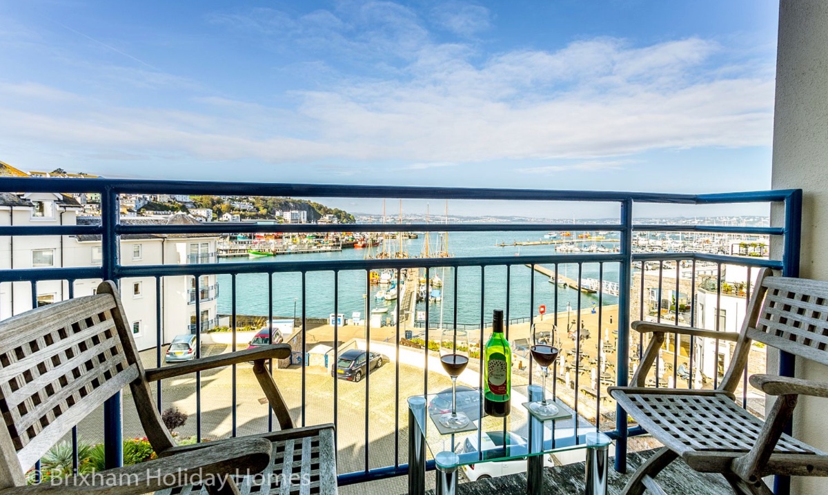 Brixham Holiday Homes | The sea view specialists (@brixhols) on Twitter photo LATE AVAILABILITY! 
A lovely guest has sadly had to cancel & the super-luxury, 3 bedroom 64 Moorings Reach is now available from June 5-12. It offers stunning views, fabulous balcony, great location and parking  - perfect for a last minute break! Book now: ow.ly/1nIx50F0WO5 LATE AVAILABILITY! 
A lovely guest has sadly had to cancel & the super-luxury, 3 bedroom 64 Moorings Reach is now available from June 5-12. It offers stunning views, fabulous balcony, great location and parking  - perfect for a last minute break! Book now: ow.ly/1nIx50F0WO5