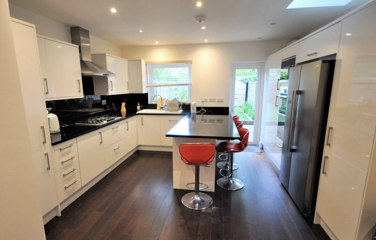 HCEstateAgents's tweet photo. ** SPACIOUS FAMILY HOME - LOFT CONVERTED- SPACIOUS KITCHEN/FAMILY ROOM - ENTRANCE HALL - LOUNGE - CLOAKROOM - MASTER BEDROOM WITH EN-SUITE SHOWER - 3 FURTHER BEDROOMS - FAMILY BATH - LOW MAINTENANCE GARDEN -NO UPPER CHAIN ** ttps://www.harrycharles.co.uk/properties/14158525/sales https://t.co/Uyf98OhURU