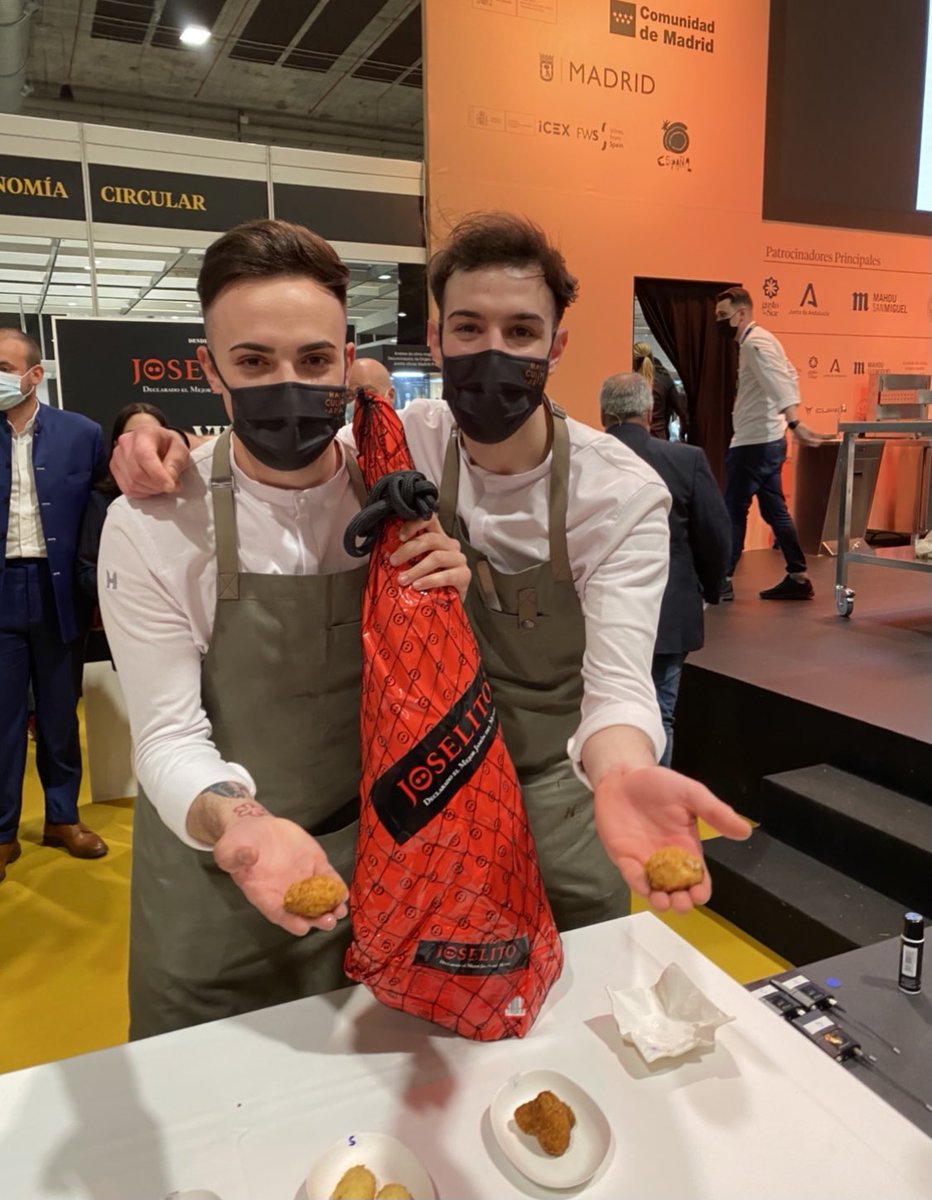JCCapel's tweet photo. ¿La mejor croqueta de jamón de España 2021? Otra vez los “niños cocineros”. Doblete en el mismo día. Javier Sanz y Juan Sahuquillo de @canitasmaite después de ganar el premio cocinero revelación esta misma mañana se han hecho con el concurso de la croqueta. !!!!!!Imparables !!! https://t.co/fqofCJQ3r6