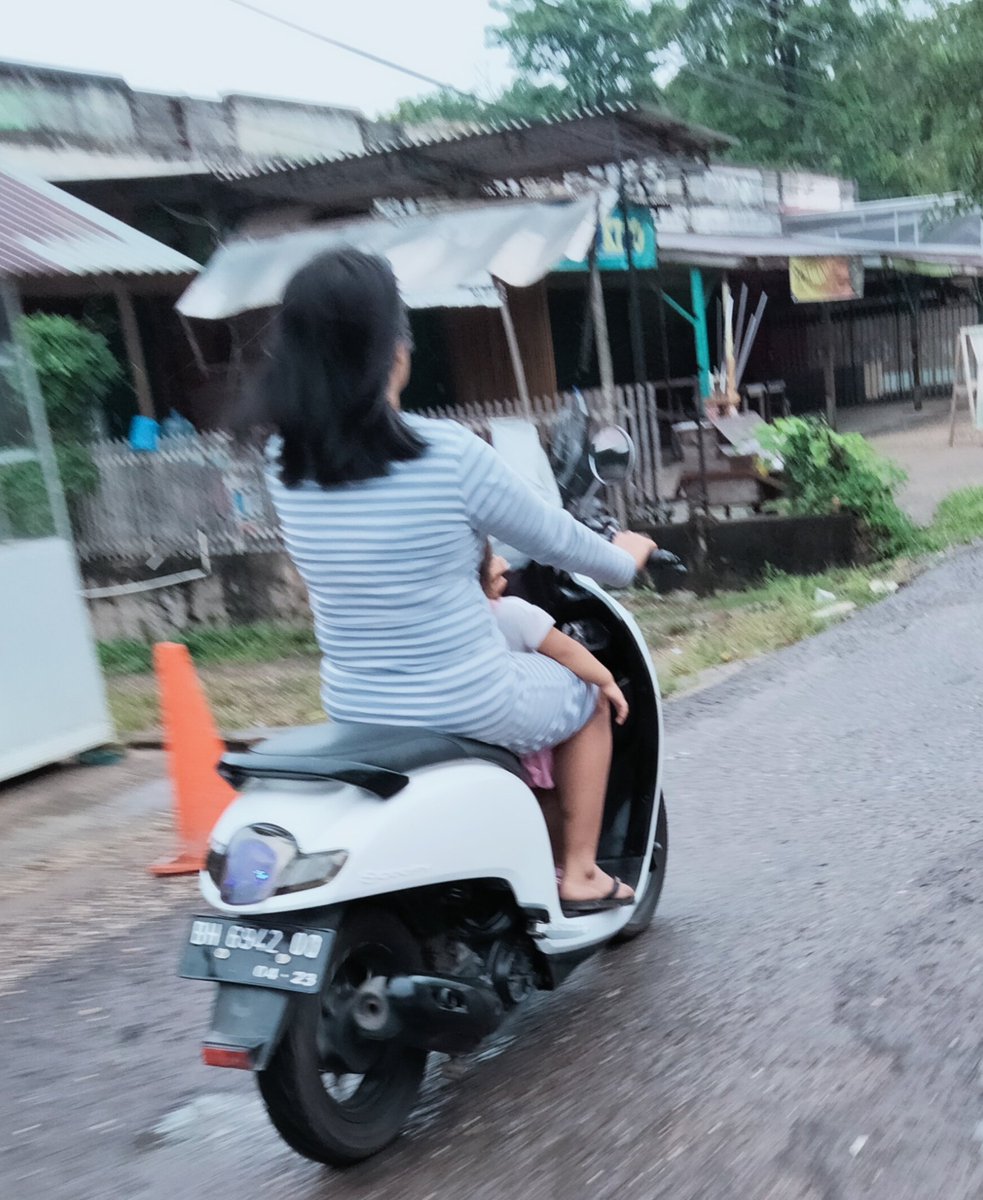 Perry74660670's tweet photo. Simpan disini aja hasil jepretan https://t.co/JznWuKWcQ7