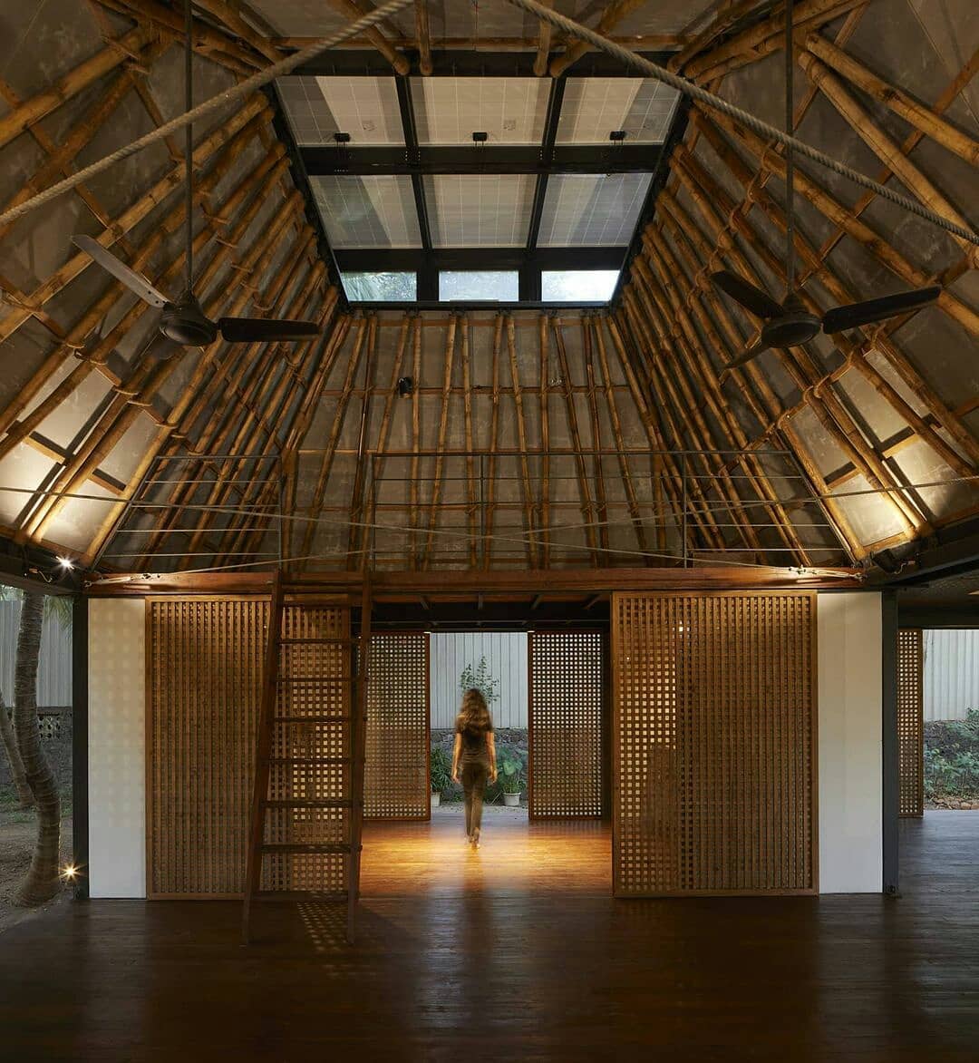 SurfacesMagzin's tweet image. #mumbaiartistretreat by Architecture BRIO  - a series of flexible and resilient pavillions for hosting events and workshops on its Alibag, Maharashtra. 
See the full project : bit.ly/3pbhsCS

.#surfacesreporter #surfacesreportermagazine #arqutectura