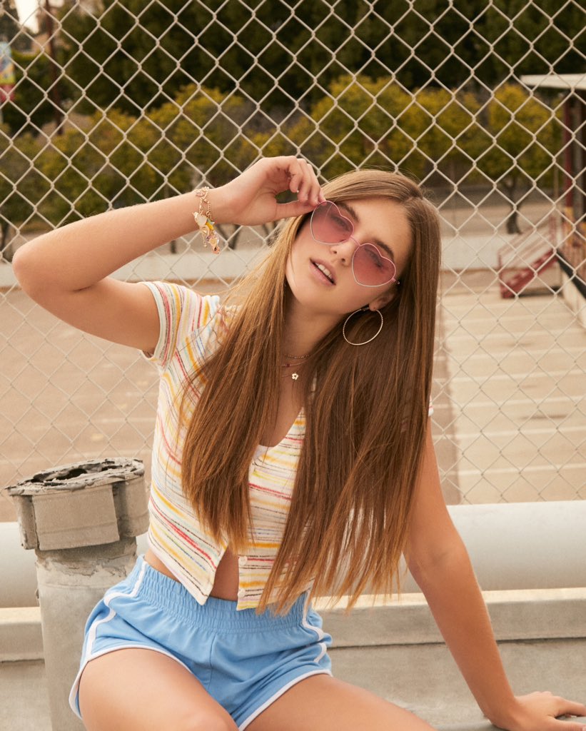 Savannahbardot's tweet photo. 📷👗F2️⃣1️⃣
_______________________
📍 📷 Kona Hawaii
WITH @nowunited 
SONG Nobody Like Us 
🔗 https://t.co/gEb6WCq3F7
DRESSED @forever21 
THOUGHT
Loved our first photoshoot with Forever21. Gets some retro vibes 
___________

 #forever21 #foreverbabe #F21XNOWUNITED https://t.co/hrJtcfq4Y5