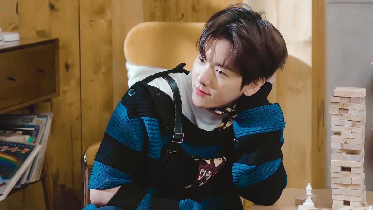 좋아 죽겠으면서 마지못해 웃는 척 하는 애랑 그거 알면서도 모르는 척 너 좋아 죽겠다고 하는 애