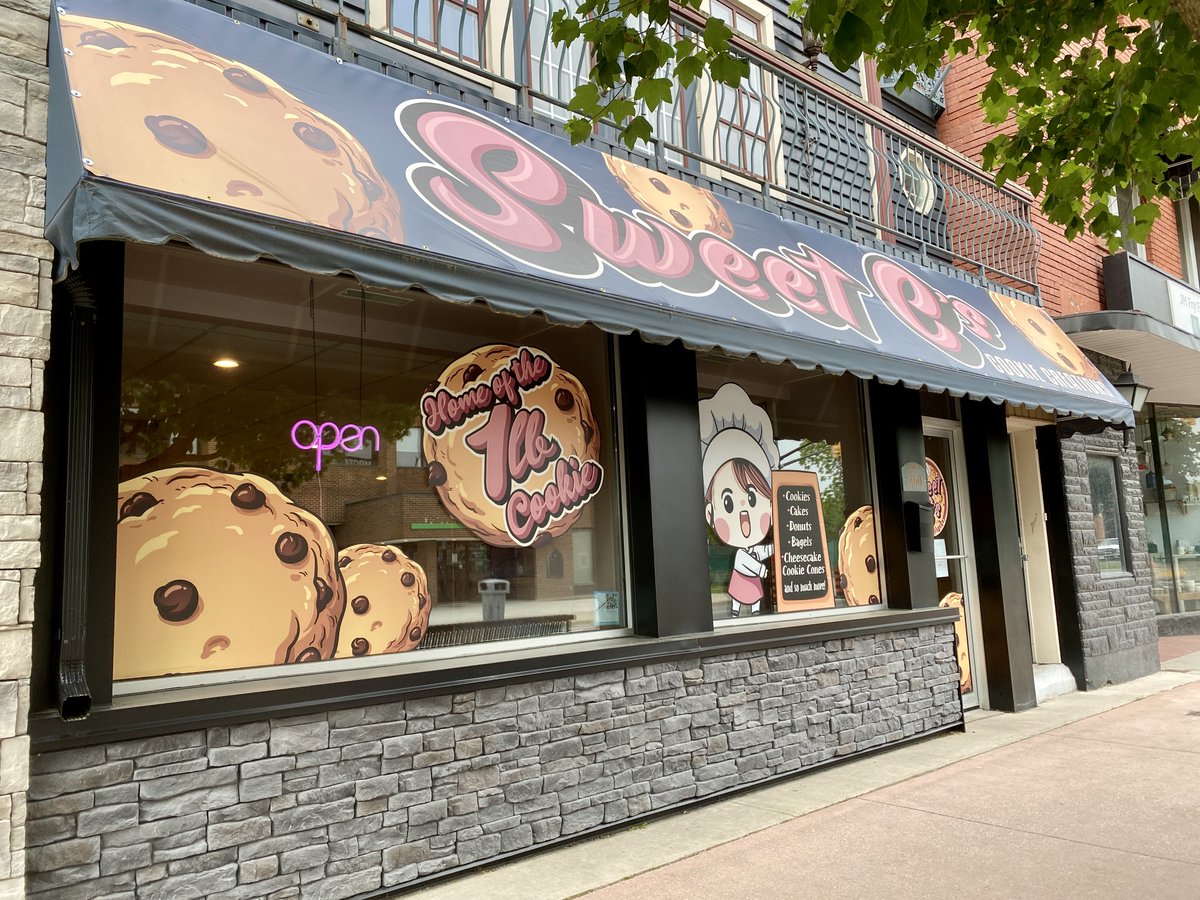 PropertyGuysCK's tweet photo. Don't let the 3rd St. bridge in Chatham being out, keep you from stopping by Sweet C's.  If you want to experience #donutdelicasy is, they're right across from TD bank! #supportlocal #supportlocalbusiness #ckont #bakedgoods #delicious #homemade https://t.co/CnxehAu7zN