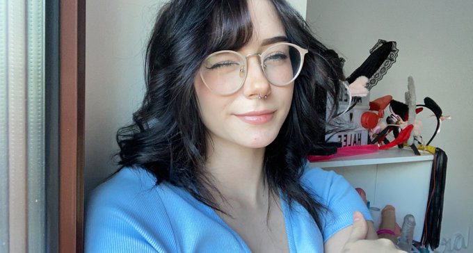 1 pic. Yea im sitting in my bedroom on windowsill ? also i look so mature in first pic wtf https://t