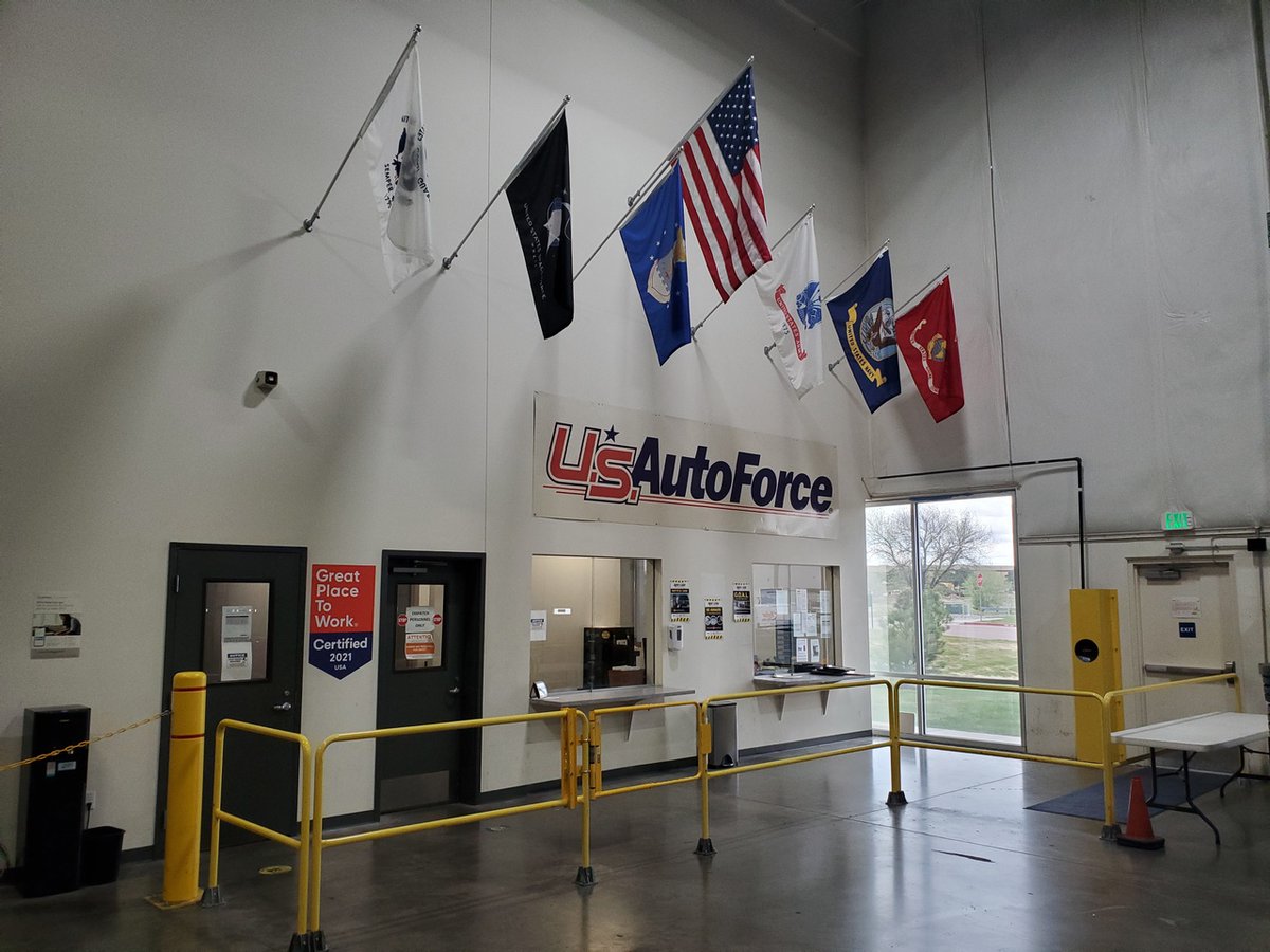 To honor all heroes, our U.S. AutoForce Colorado Springs team raised flags representing the 6 branches of the military to appreciate all military personnel, in our workforce and around the nation. Thank you to our heroes! 🇺🇲