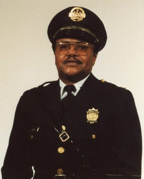 DailyCaller's tweet photo. One year ago today, retired police captain David Dorn was fatally shot while defending a friend's pawn shop from an attempted burglary during mass looting/rioting in St. Louis, Missouri.

RIP🙏 https://t.co/1lJRyVEOyE