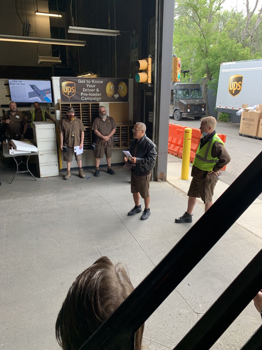 johngiffel11's tweet image. COH celebration for Andy Hung in Pontiac this morning. Thank you to Great Lakes president Carie Monroe and Ops manager Ryan Mervyn for being part of the celebration. One of Andy’s tips was “never make up time behind the wheel”.