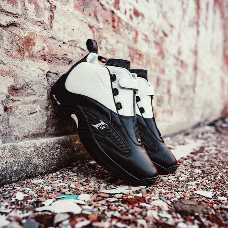 DTLRVILLA's tweet photo. 🏀 Get Ready To 🏀 Celebrate the 20th Anniversary of Allen Iverson’s Iconic Step Over.
@Reebok Answer IV "Step Over"
👉🏾 DROPS: 6.4.21
#DTLR
#Reebok
#AllenIverson
#ReebokClassic
#ReebokAnser
#WeGotTheAnswer https://t.co/5LYdeHxRsc
