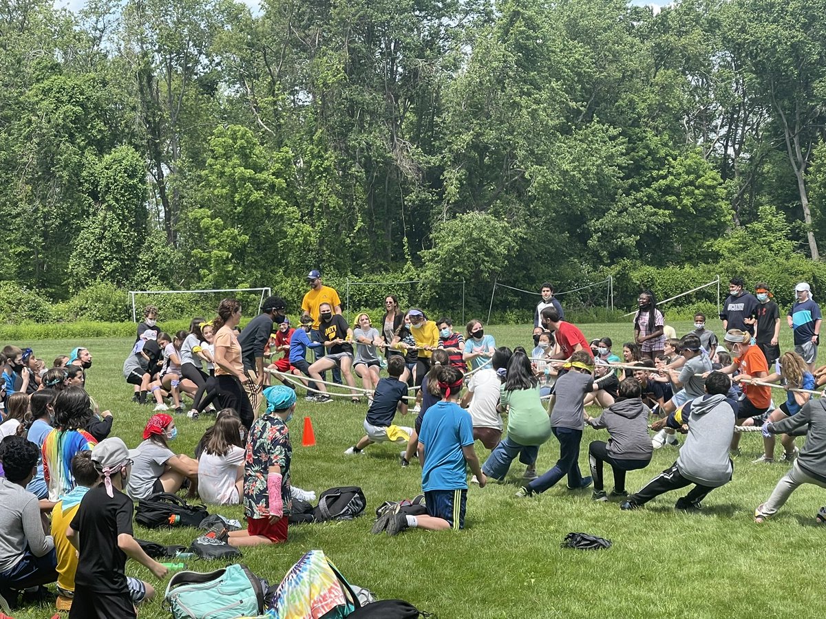 AmityMSBethany's tweet photo. Blue Team vs. Green Team in the annual Tug-o-War! https://t.co/zk7yGSERfb