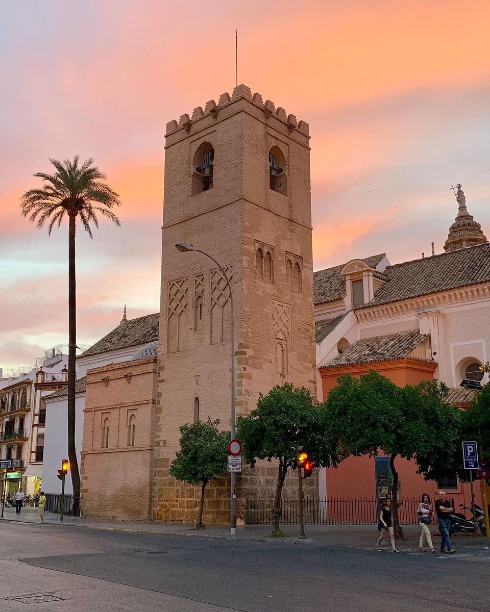 freetoursevill's tweet photo. Sevilla te espera, repleta de lugares para sentir. ¿Te veremos pronto?.
.
.
.
📸 @fcojaviergimenez que estampa!!.
.
.
.
#sevillagram #sevillagay #sevillecathedral #sevillaart #sevillaciudad #sevillacity #sevillaspain #sevillafotos #andalucia #andalucia_turismo #andalucía #cultura https://t.co/MilI3iCvHW