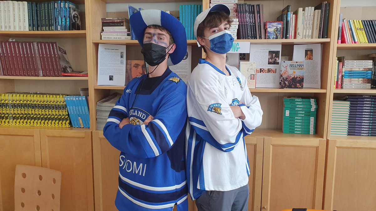 SectionSuedoise's tweet photo. #SectionSuedoise är också en finlandssvensk sektion! I år tar Gaspard och Nils studentexamen. Tack för era år som representanter för Finland i vår internationella skolmiljö. @thisisFINLAND @TeamFinlandFR @FinAmbSthlm https://t.co/pG4SKu5i8J