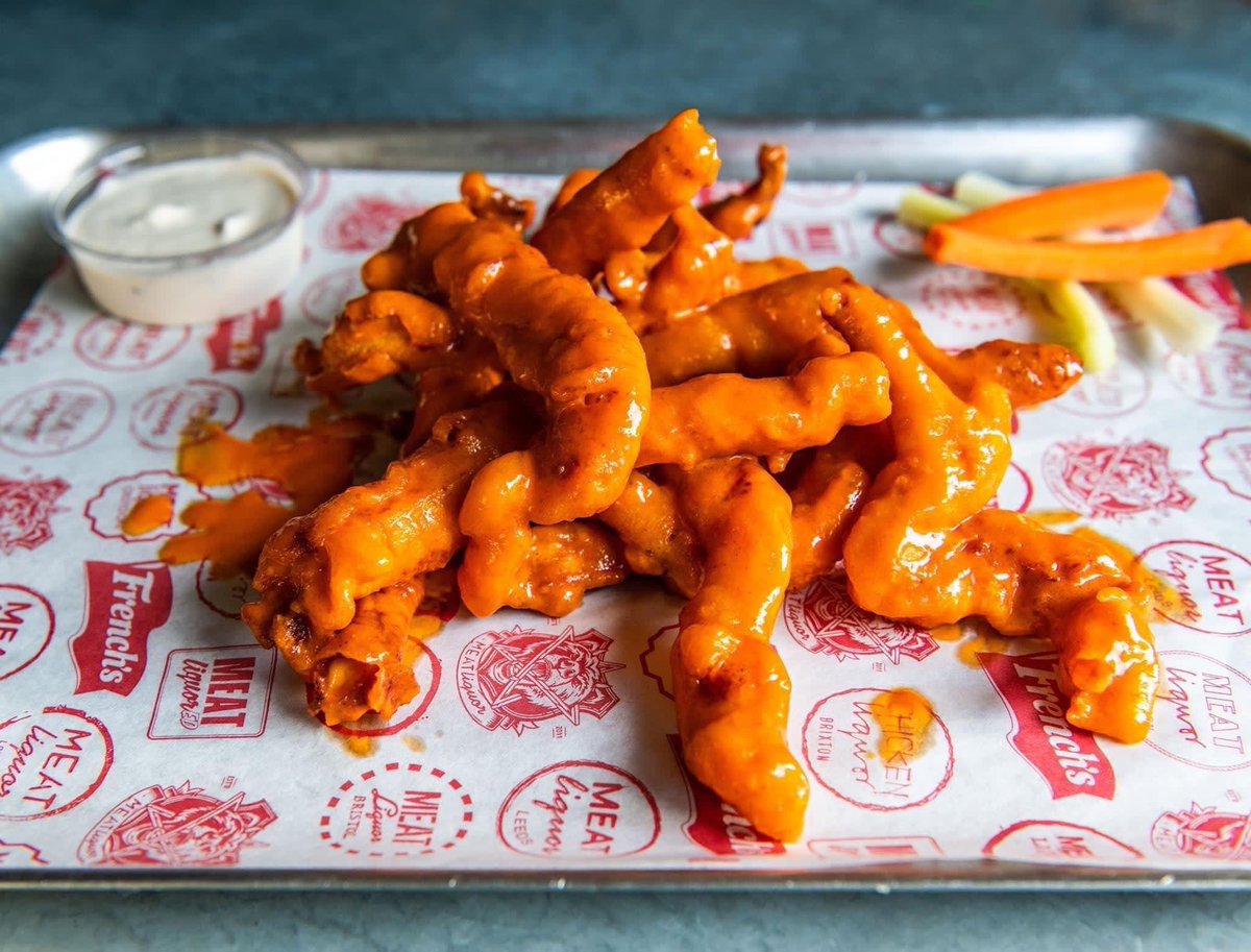 The age old question🤔

Buffalo Wings VS Monkey Fingers™️ 

Which will you choose? 

#DecisionsDecisions #MEATliquor