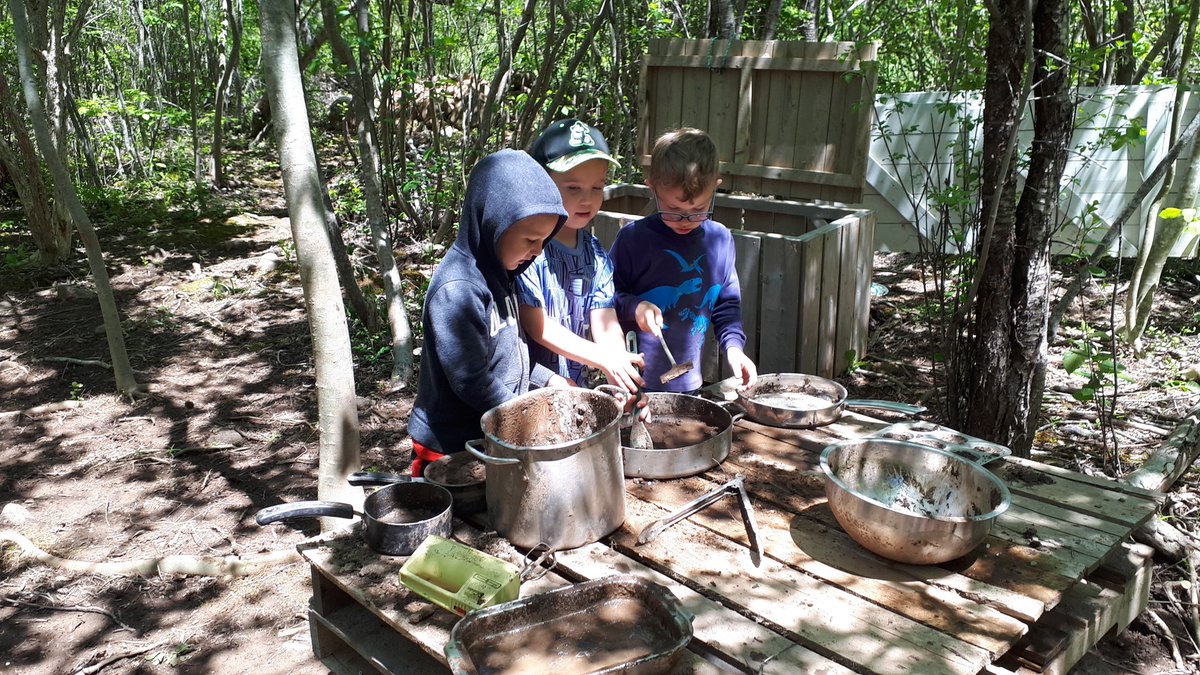 LohnesFreeman's tweet photo. We are so happy to be back together with our classmates and learning in Nature in our Wonder Woods
#wildatheart
@champlain_elem 
#nspreprimary https://t.co/ZIDq7yXfDU