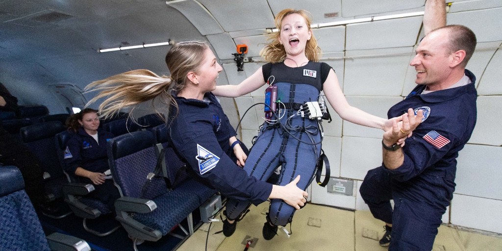 ExploreSpace_ML's tweet photo. Zero-G Research Highlight! The Gravity Loading Countermeasure Skinsuit: an intra vehicular activity suit for astronauts that has been developed to simulate the loading effects of Earth's gravity. https://t.co/OTWvkmpzGq