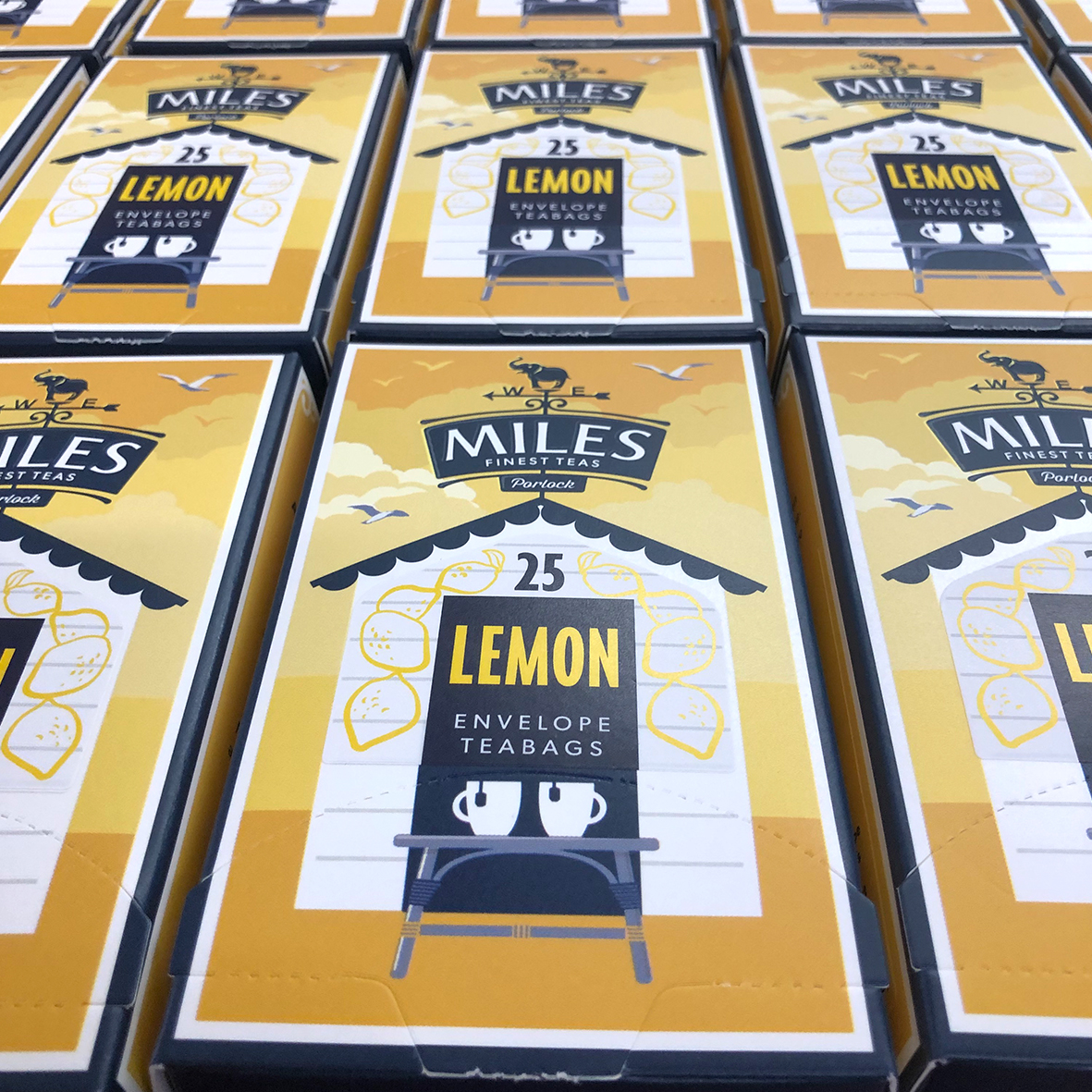 MilesTeaCoffee's tweet photo. Made from lemon verbena fine cut, which is said to improve the condition of skin, this fruity Lemon Tea is tangy and energising.
#MomentswithMiles #MilesTea #Tea #TeaLeaves #FruitTea #LemonTea #WestCountry #SouthWest #Minehead #Exmoor #TeaProducers #TeaTasters #TeaTasting https://t.co/1c2QDwpqNh