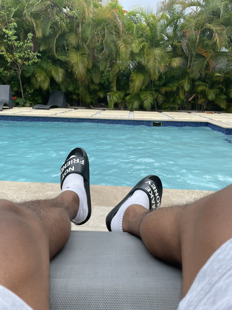 RookieXBT's tweet photo. make money 
not friends https://t.co/3UeNbuDy6n