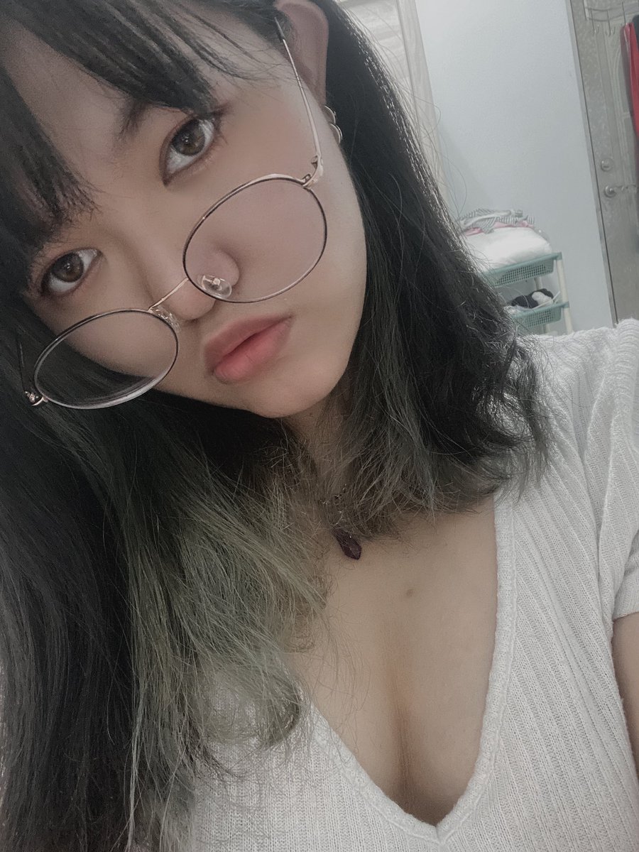 DaddySlut19's tweet photo. Just wanna know how are ya all doing today🥰? https://t.co/WI7DYKqgEe