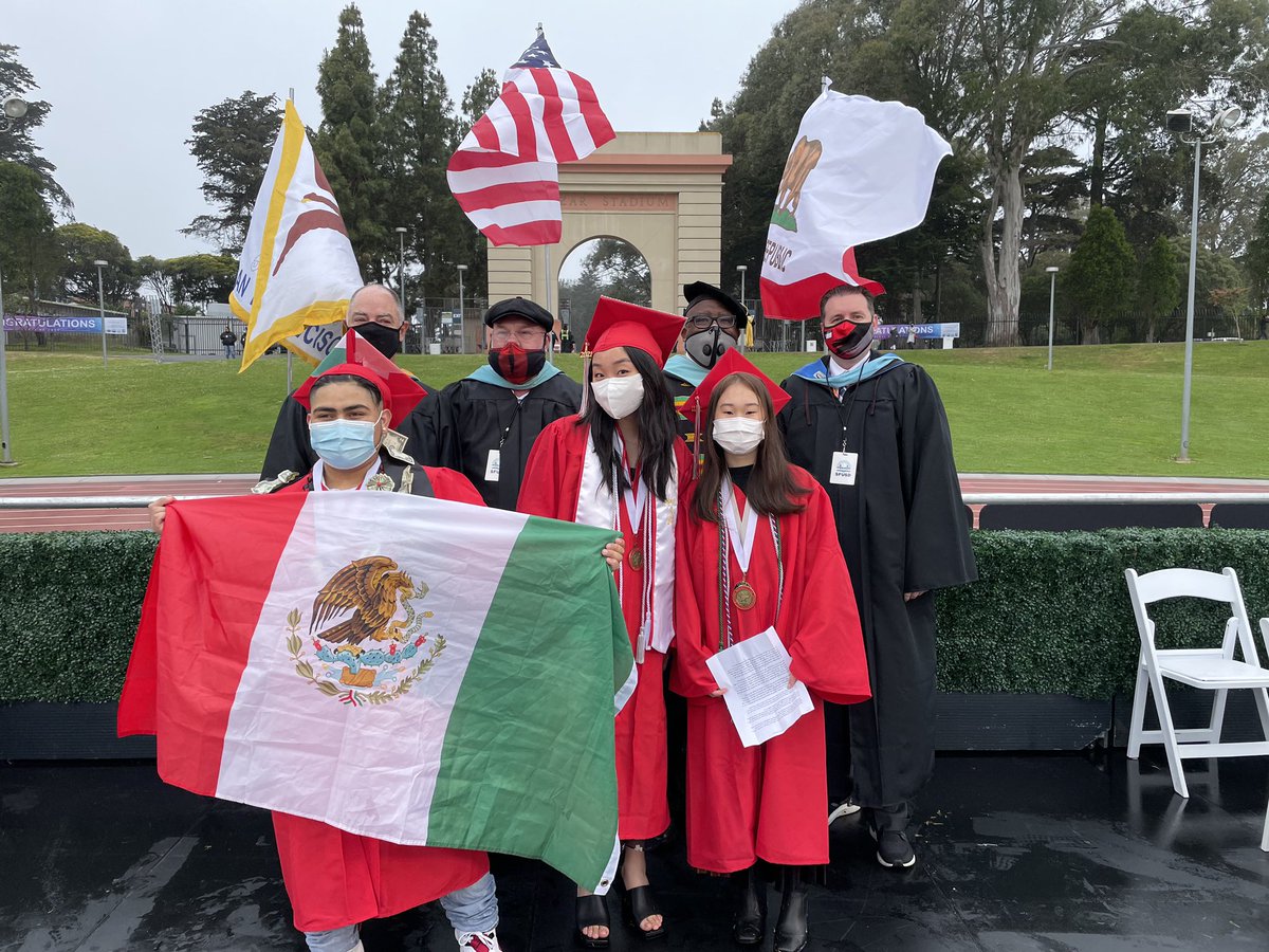 SFUSD_Supe's tweet photo. Congratulations, George Washington High School Class of 2021.  We are so proud of you!  Go Eagles!!!! #WeAreSFUSD https://t.co/7bLs35P53P