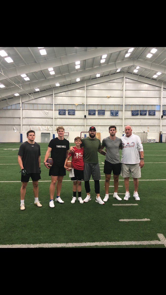 _QB_ACE's tweet photo. The opposite for courage is not cowardice, it is conformity. Even a dead fish can go with the flow.
-Jim Hightower

Qb impact Arkansas is back this Saturday with @d1_rogers 

This Saturday 5:30-8:30 pm we will be training! 
If you are interested please message me for more details https://t.co/l5lJSZF42q
