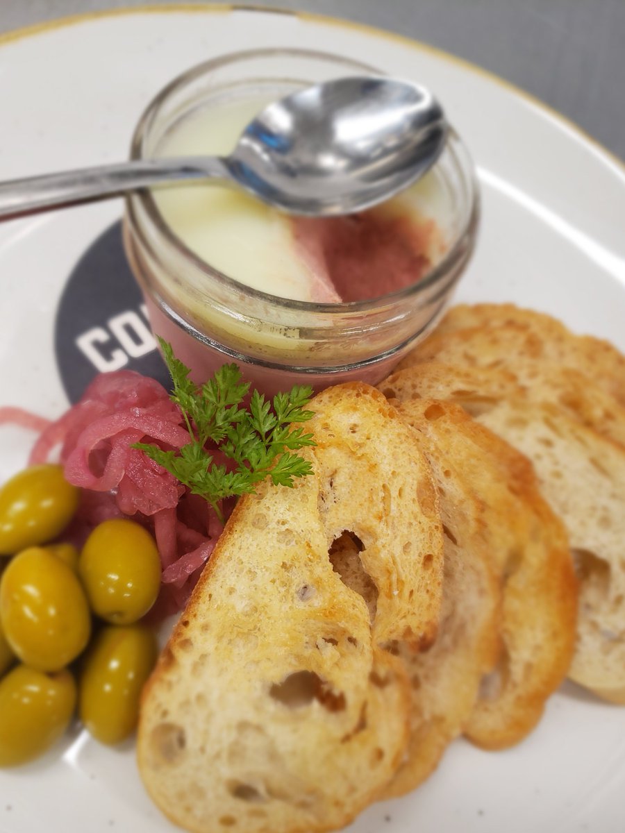 CouchichingBrew's tweet photo. WEEKLY #TAPROOM #TAKEOUT FEATURE: Chicken Ale Mousse made w/ our 'Call of the Mild' ale and served with Picholine Olives, Pickled Red Onions and House made Crostini!
.
#foodie #eatlocal #mousse #chicken #snacks #olives #takeout #pickup #lunch #dinner #goodfood #delicious #yummy https://t.co/v7XxZ1KgKJ