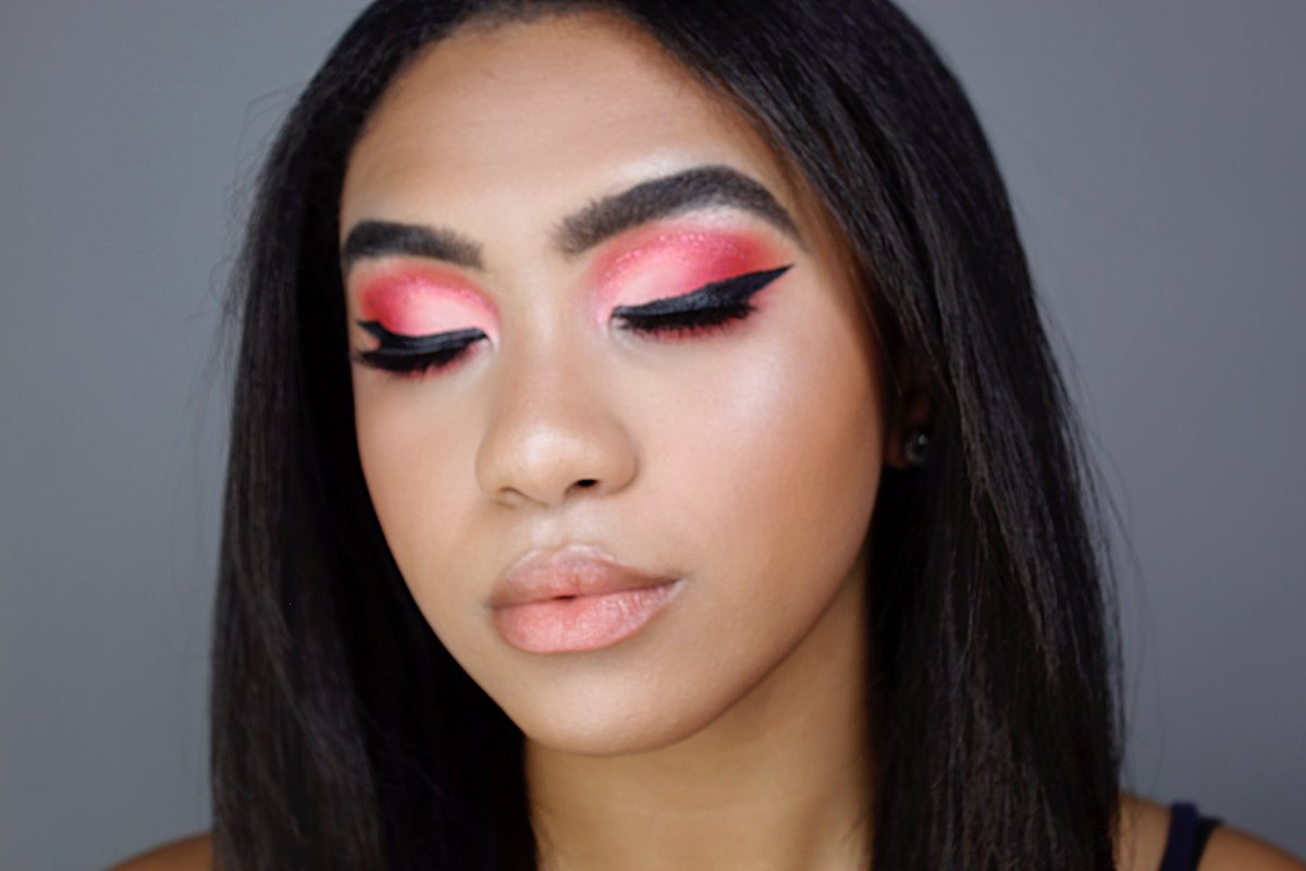 Twitter saw it first 💗☁️😉 How do we feel about this pinky glam?? #makeup instagram.com/lilymmua