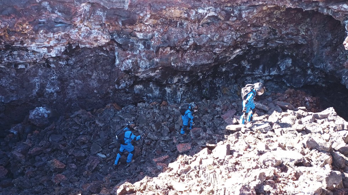 astro_Michaela's tweet photo. The great lunar #bakeoff of knots &amp; #moon rocks - Commander's Report: Lunar Day 13 @SPACEdotcom
Here's another article from my @HI_SEAS #CommandersReport series. Please stay tuned for more articles once I'll be back from the #HarmoniaMission in July 😊.
https://t.co/40n3GBhzLI https://t.co/wewl6dtQXZ