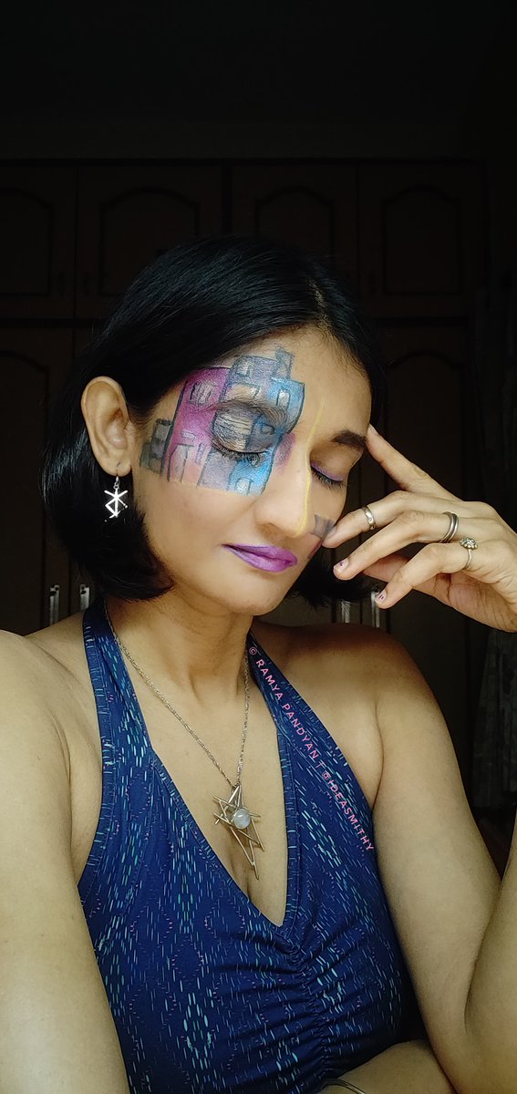 ideasmithy's tweet photo. Aaj ki face painting, mere sleepless sheher ke naam.
#IWear #Ideart https://t.co/OF0Mh5Eiih