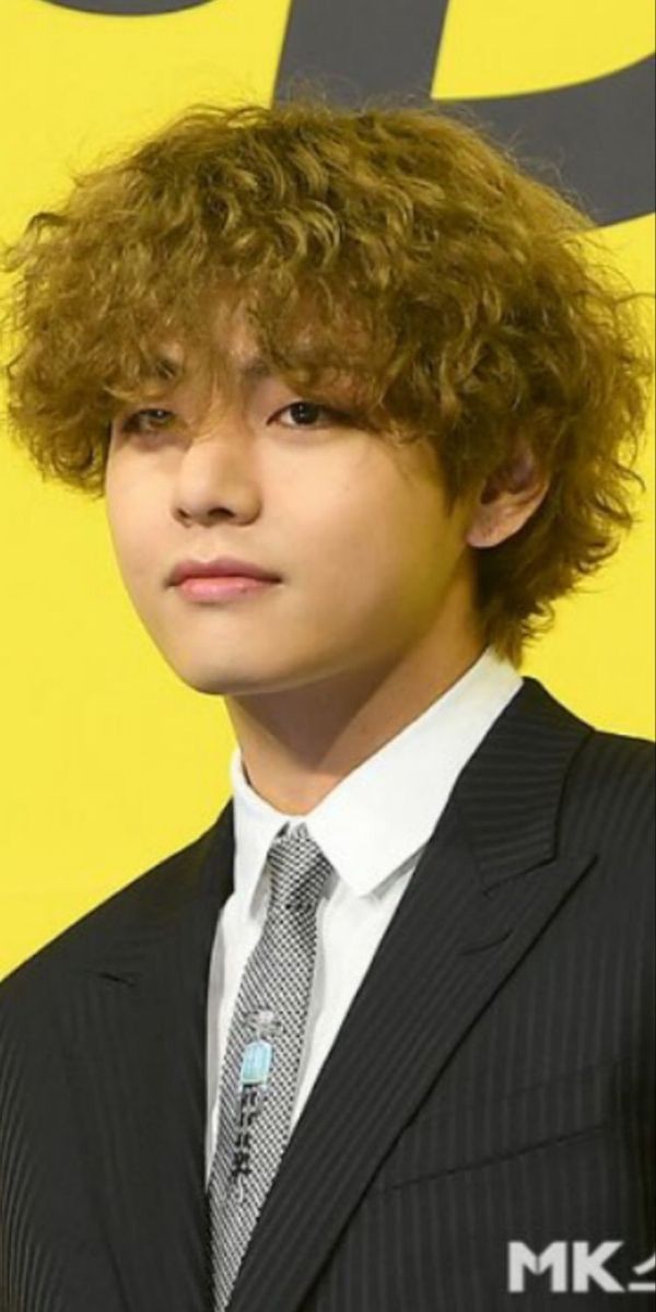 faz 8 aninhos que esse anjo , foi anunciado membro do BTS . Como eu queria ter acompanhado dez do começo 🤧💕 #8thYearsWithTaehyung #BTS #TAEHYUNG