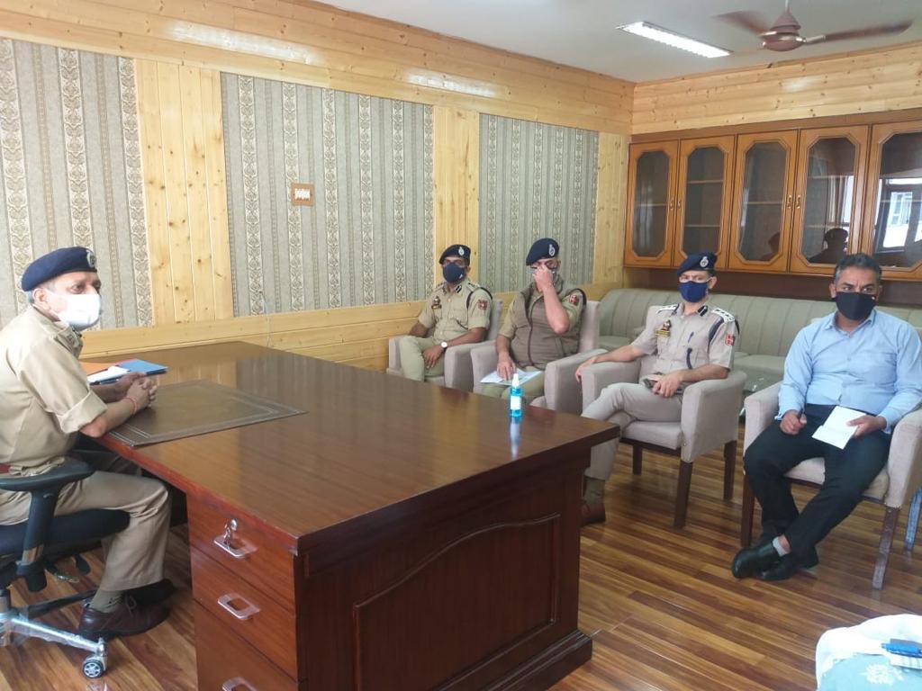 Held meeting with civil and police officers of Central Kashmir Range to improve their liaison with the public. Emphasised upon the need to deliver benefits of recently incorporated central laws to citizens, and for effective redressal of police complaints and public grievances.