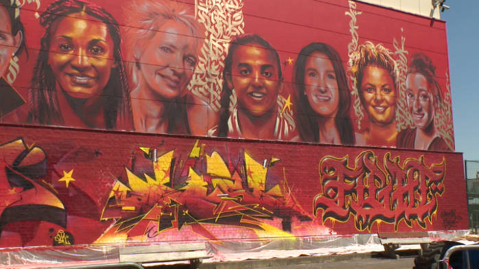BX1_Actu's tweet photo. Amal Amjahid, Justine Henin et d’autres sportives s’affichent sur les murs du centre sportif d’Ixelles https://t.co/KjDLEto5Wc https://t.co/gfDcOyRADd